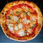 Quattro formaggi con pomodoro