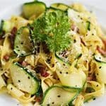 Tagliatelle z cukinia,.makaron tagliatelle z cukinią, cytryną, pesto bazyliowym i serami..